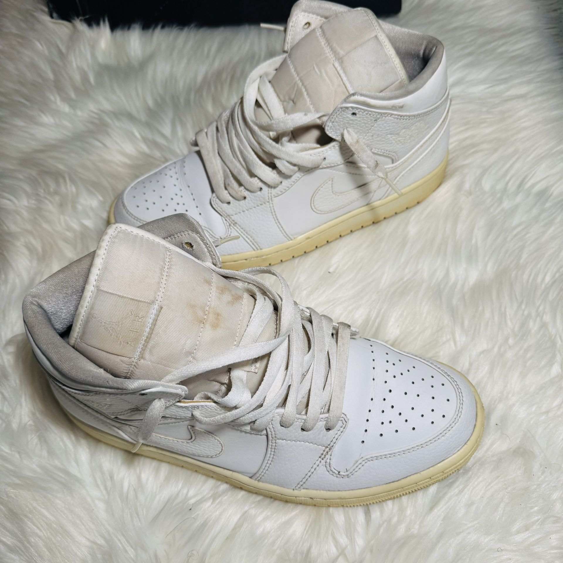 Air Jordan 1 Retro Mid Triple White Size 10.5