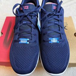 Skechers Go Walk Women’s Size 11 new in box never worn 