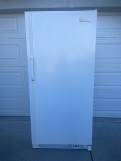 Frigidaire 20 cu ft frost free standup freezer for $380. Dimensions are 32Wx29Dx70H. Pick up only.