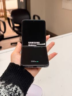 Galaxy Z Flip 7 6.9” | $5 Down | Afterpay
