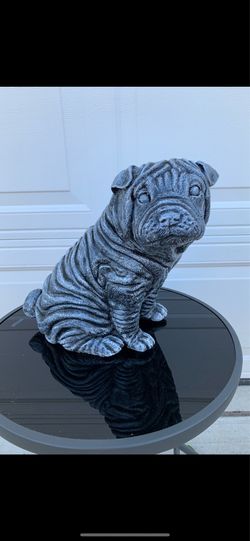 Sharpei statue