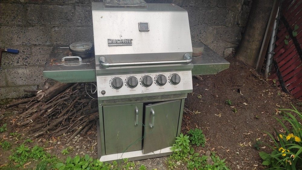 BBQ Grill Ducane
