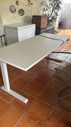 Standing desk