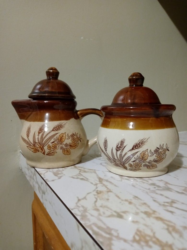 Stoneware Wheat Pattern Sugar And Creamer Set
