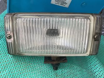 Bosch fog light  made in Sweden  part #8352 R19, also B e1 has 1(contact info removed)36  … 437 no cracks no issues with Mount some surface rust