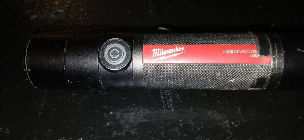 Milwaukee Rechargeable Flash Light