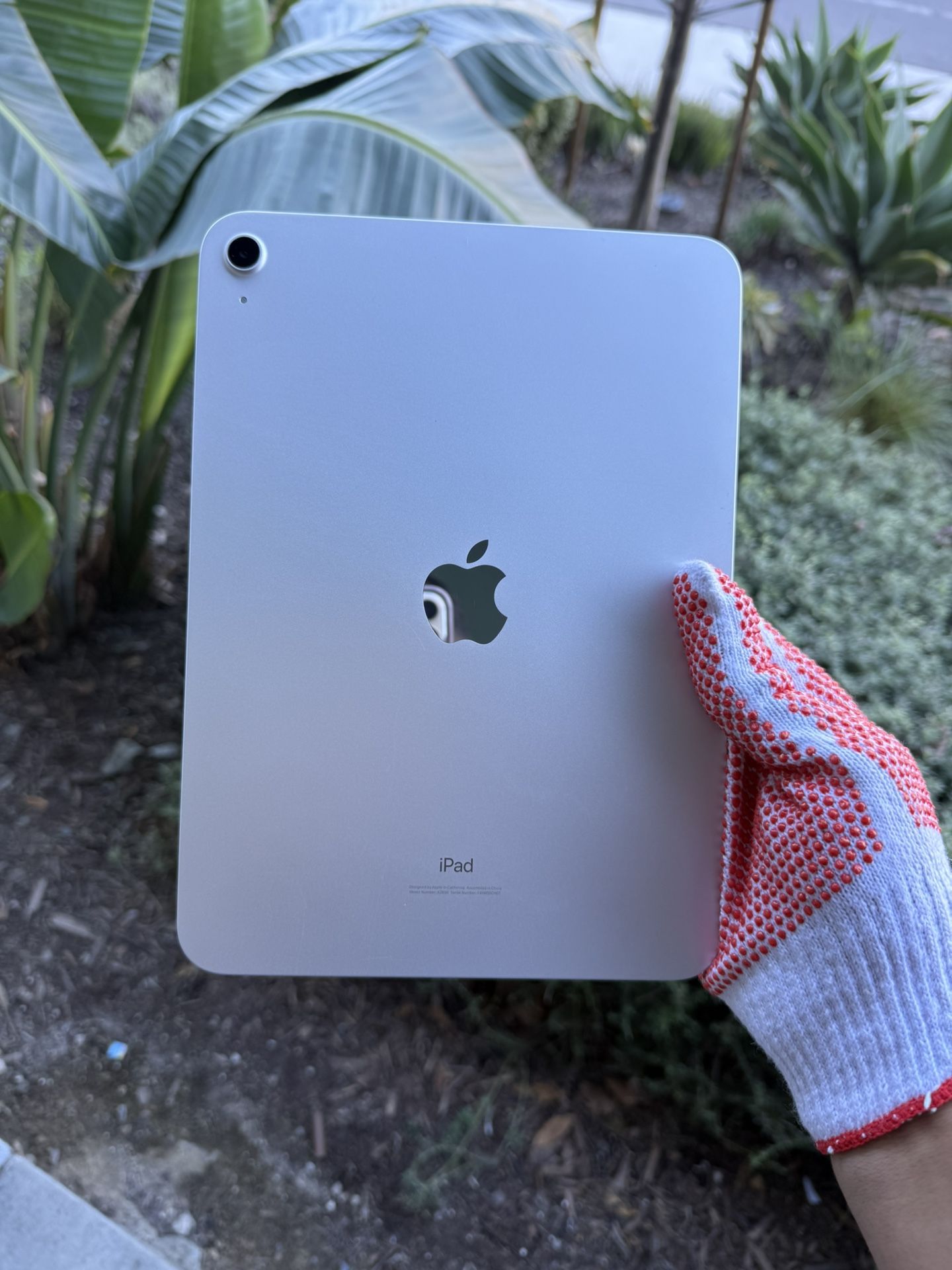 iPad 10th Gen 64GB WiFi Mint Condition 98% Battery Health