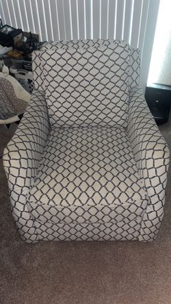 Set of 2 Swivel Lounge Chairs