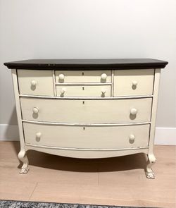 Solid Wood Antique Serpentine 6-Drawer Dresser with Claw Feet
