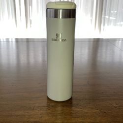 Stanley Classic Trigger-Action Travel Mug (20 oz) – Polar White