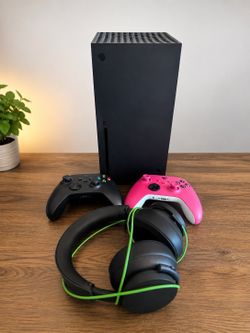 Xbox Series X Bundle – Excellent Condition