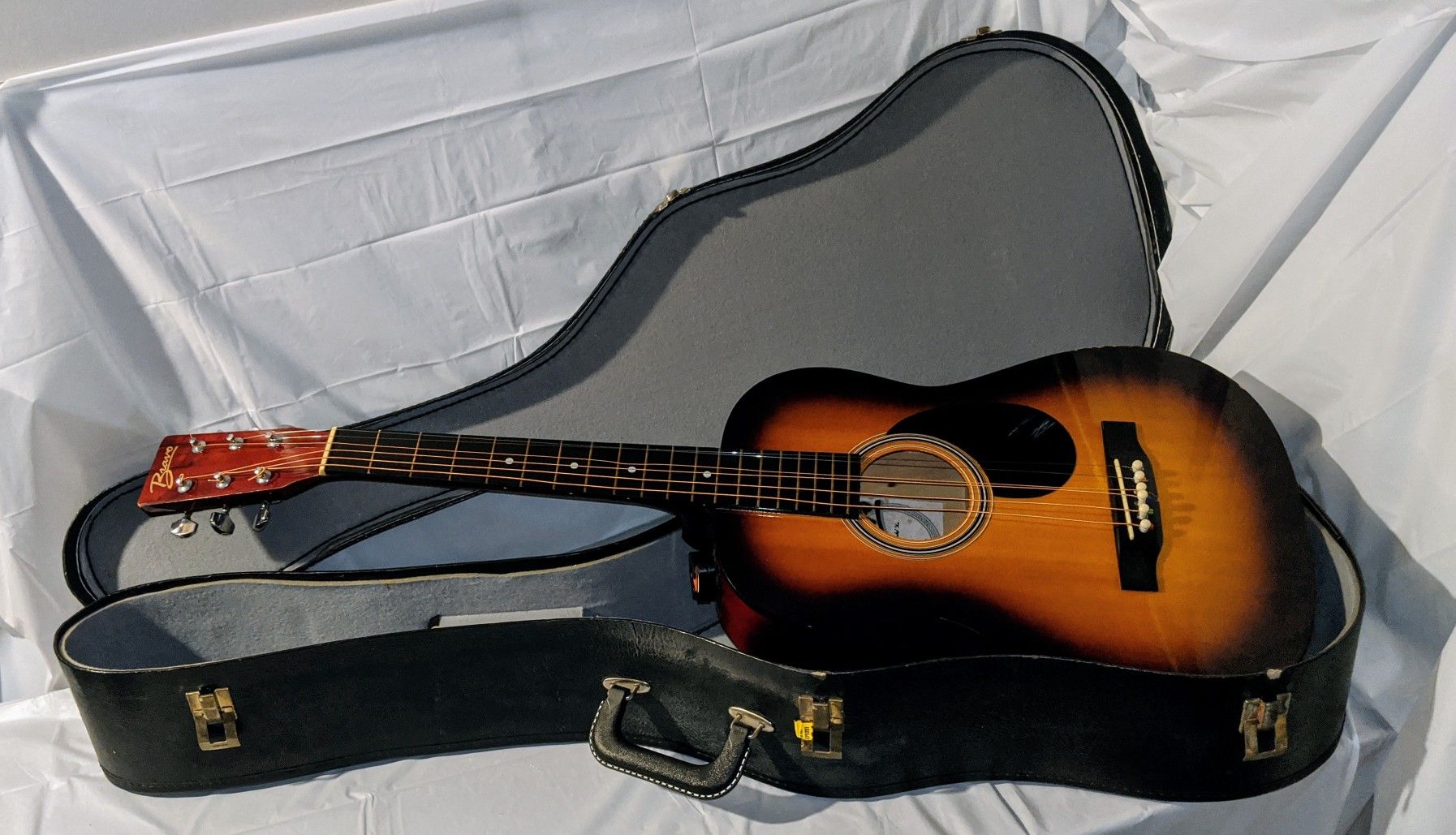 Acoustic Guitar Bravo