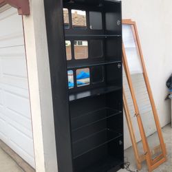 IKEA Cabinet 4 Glass Self And Glass Door Lighted