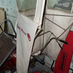 Five horse wheel horse snowblower vintage 1968 runs needs a little work $200