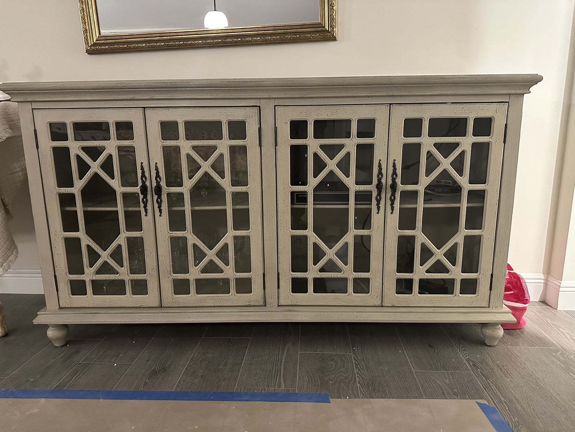 Welcome Table / Cabinet