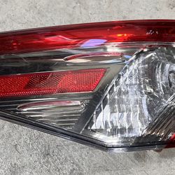 2018 2019 2020 2021 Toyota Camry Driver Left LH Side Tail Light Lamp Halogen w/ LED OEM