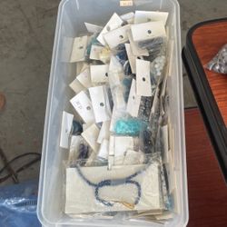 HUNDREDS OF BEADS ARTS AND CRAFTS 