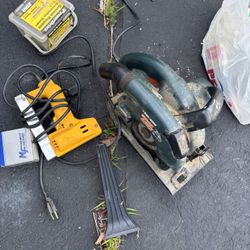 Circle saw + Extra Tools 