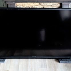 Sharp LC 60LE600U - 60 Class ( 60.03 viewable ) LED-backlit LCD TV. Not a Smart TV.