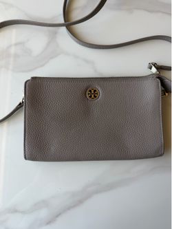 Tory Burch Robinson Cross-body wallet in pebbled gray leather