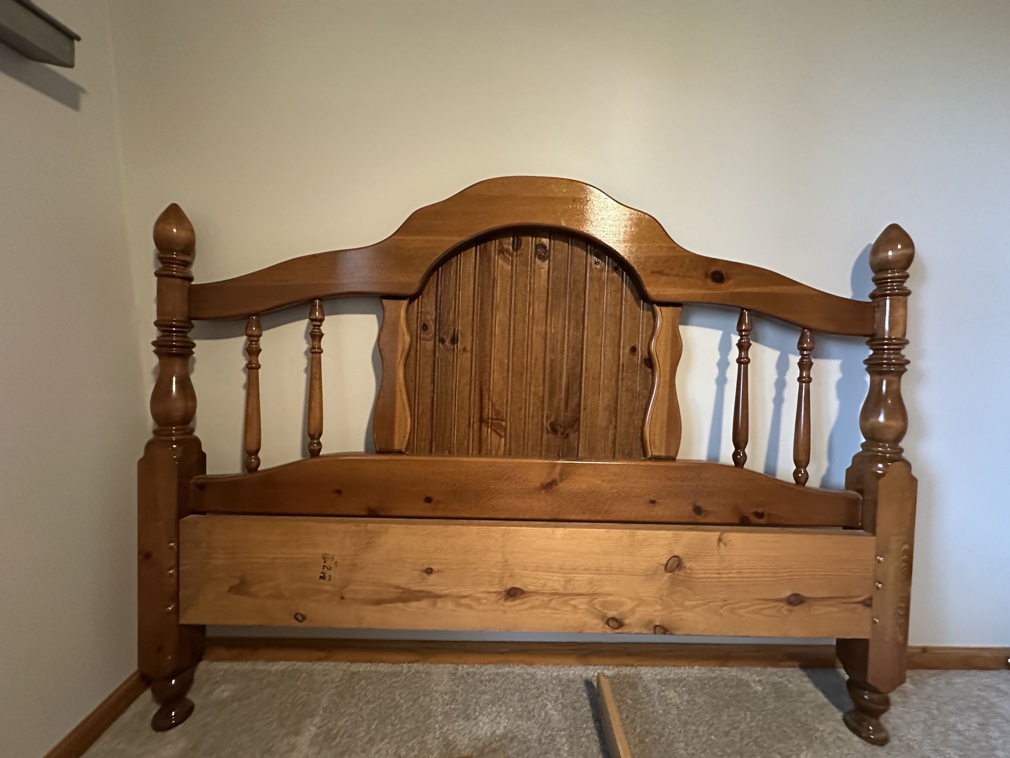 Solid Wood Vintage Full-size Bed Frame Set
