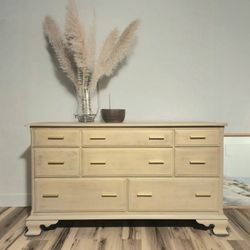 STUNNING Natural Solid Wood 8-Drawer Dresser