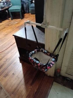 Baby door bouncer