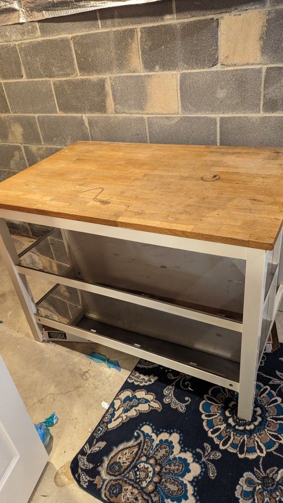 Wooden Work Bench 