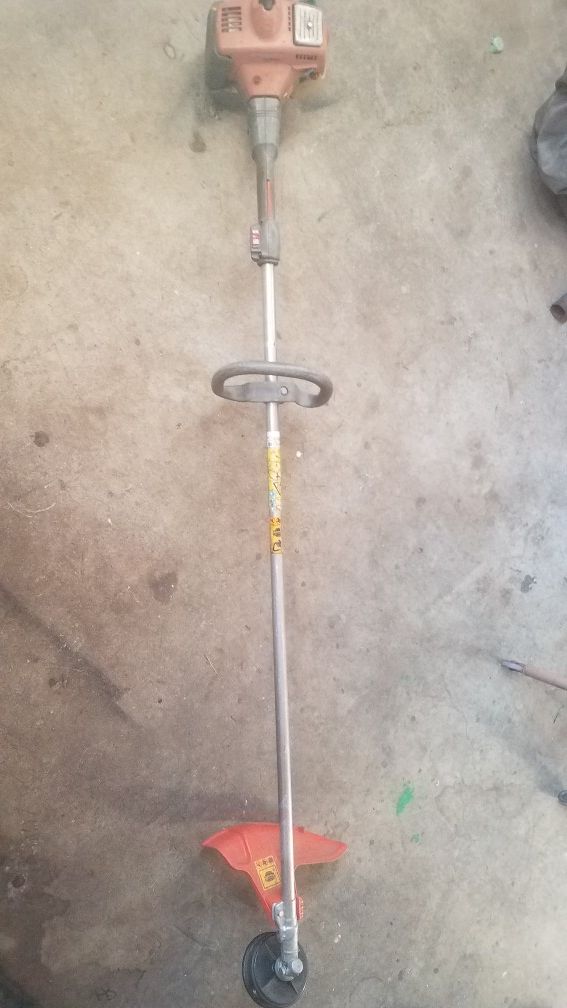 Husqvarna 323L weed wacker for Sale in Moreno Valley, CA