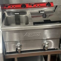 30 lb. Dual Tank Medium-Duty Electric Countertop Fryer