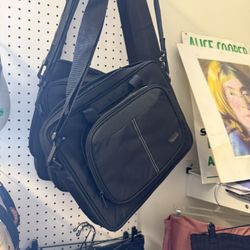 black Targus Intellect 12.1” Laptop Carry Bag is designed to hold laptops up to 12.1 inches