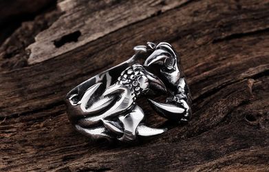 Vintage-Style Silver Dragon Claw Ring with an Adjustable Band