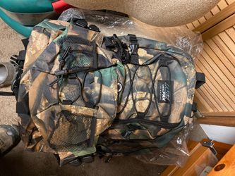 Heavy duty Camouflage huge backpack and sub pack NEW