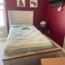 Bed twin in very good condition, only bed no mattress