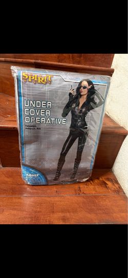 Spirit Halloween Under Cover Operative Costume w Sunglasses, face powder M