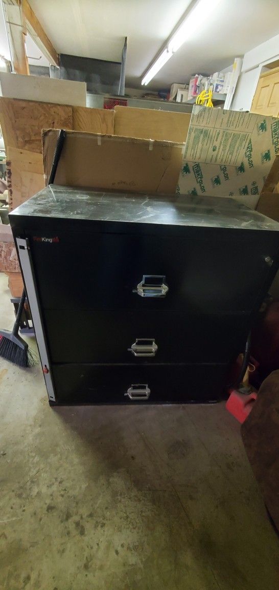 Wellfargo Filing Cabinet/Safe