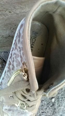 Michael kores size 2 u.s