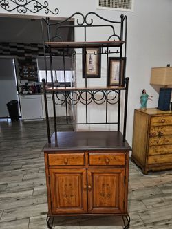 Wine cabinet
