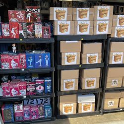 AG Collectibles Bobble heads And Memorabilia Store 