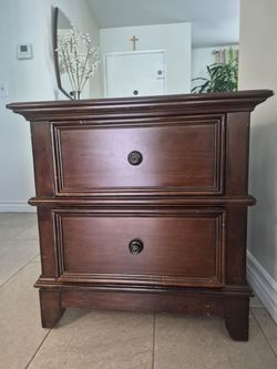 Nightstand good condition