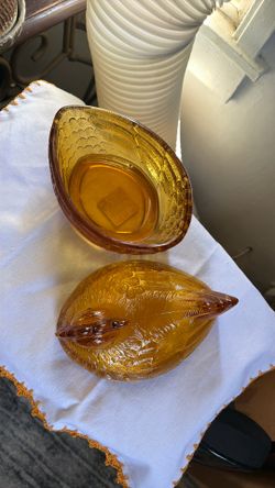 Vt Glass hen candy dish
