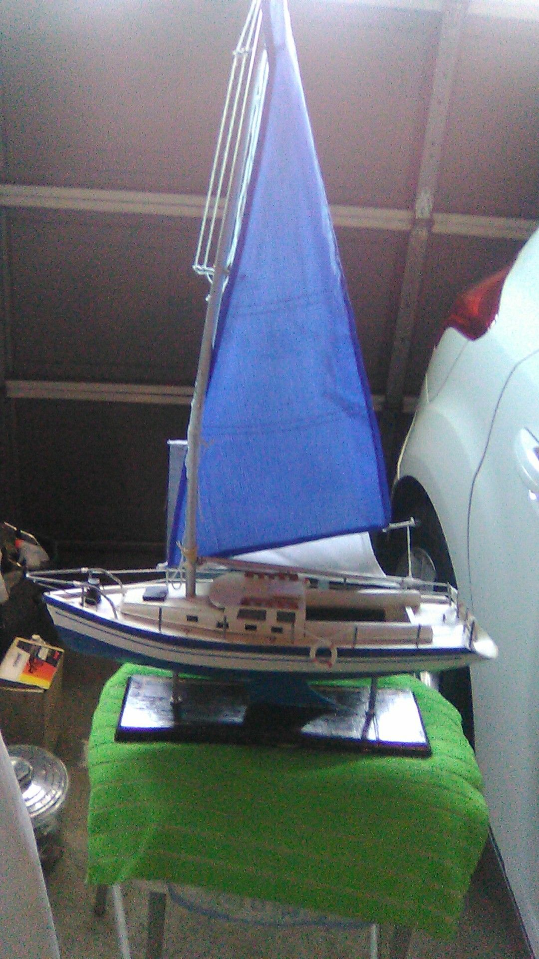 HANDMADE SAILBOAT MODEL IN GREAT CONDITION $50.00 OR BEST OFFER MAKE ME A OFFER