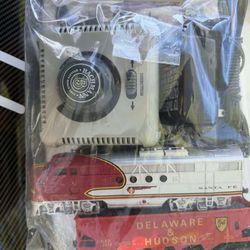 Bachmann HO Scale Santa Fe Flyer Electric Train Set.