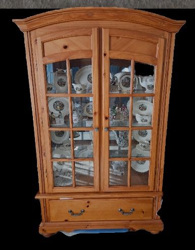Hutch/cabinet