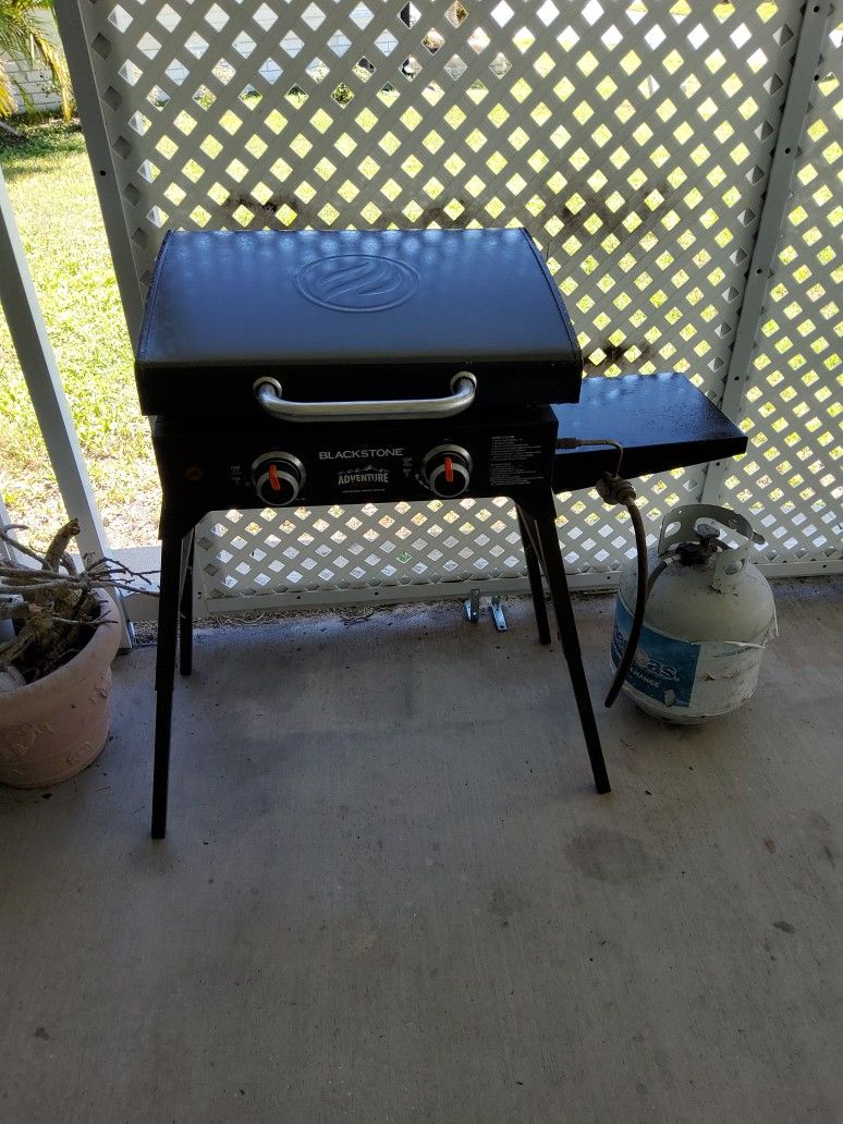 Blackstone Adventure Ready 22 Inch Grill