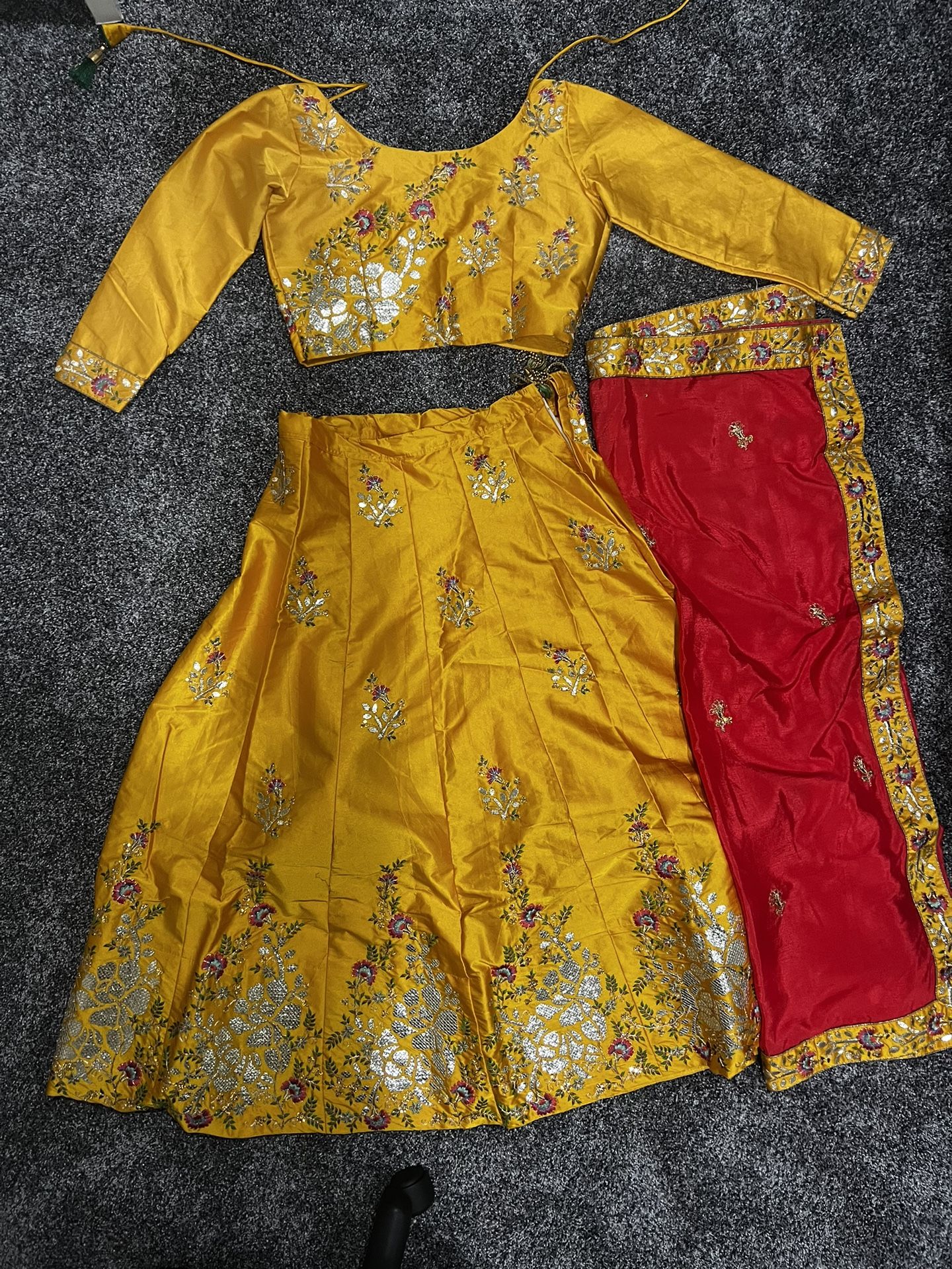 Lehenga (Indian Clothing)