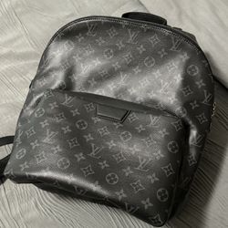 Louis Vuitton Men’s Backpack 