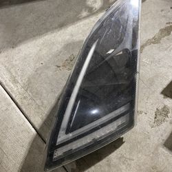 Vnl Parts headlight Left 2019 and Up. 