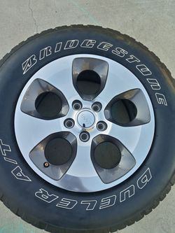Jeep rubicon wheel tire like new
