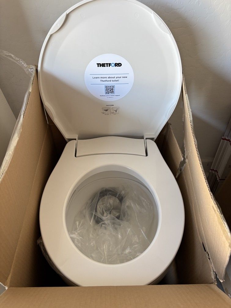 Yitahome Gravity Flush Toilet RV Camper Full Size Brand New